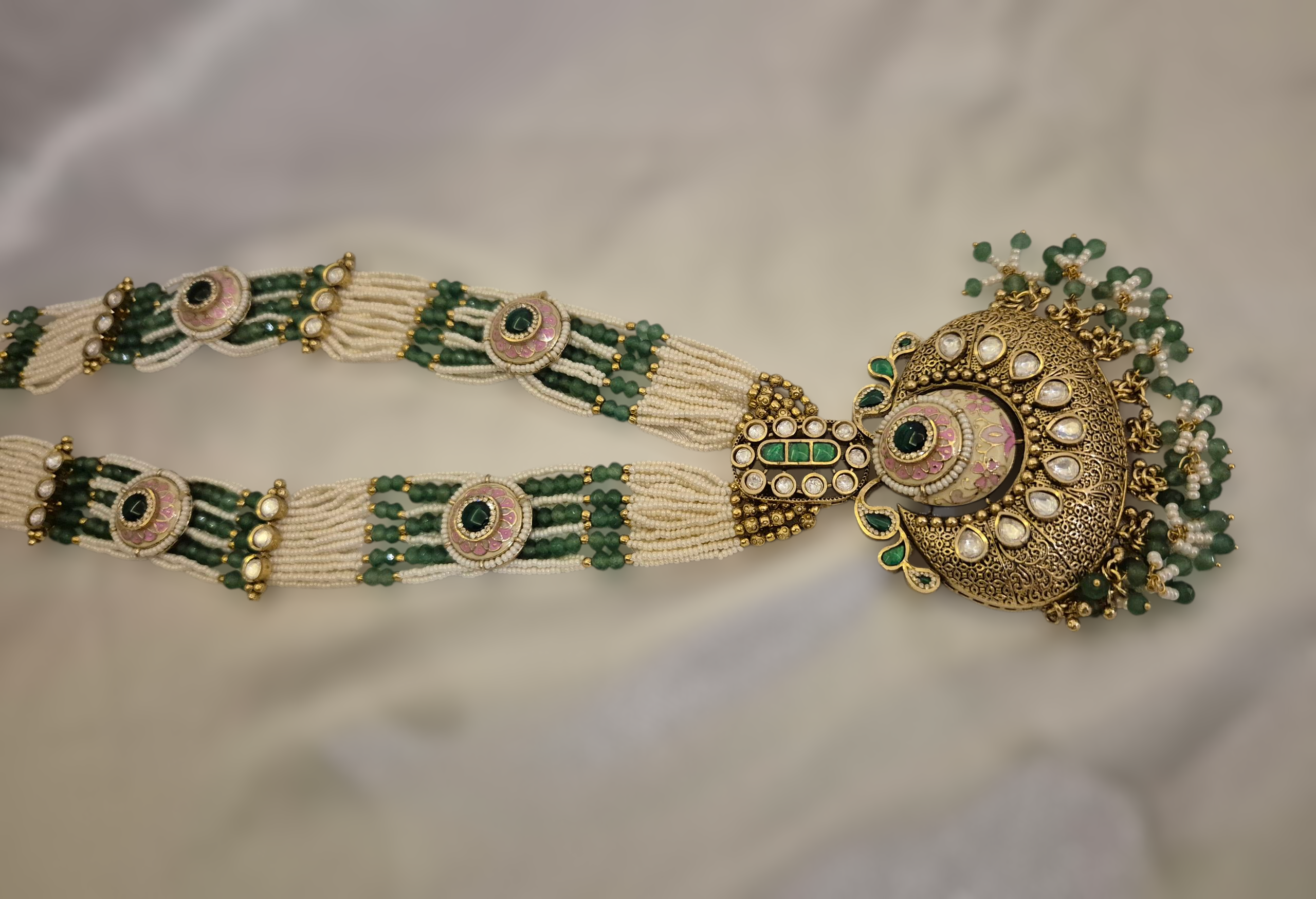 Hiraola's Product Image